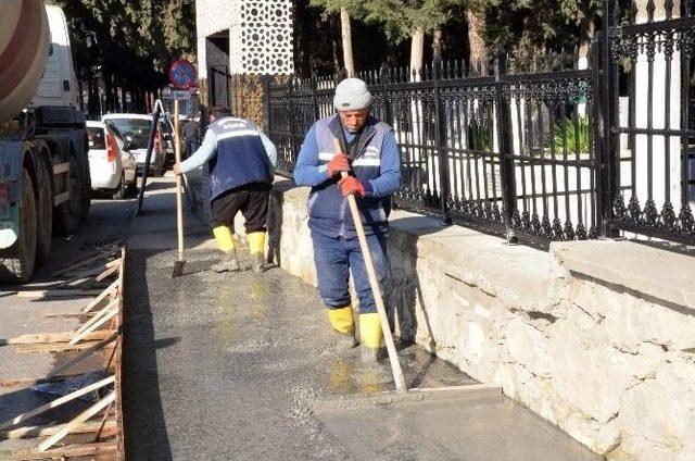 Kuşadası Adalızade Mezarlığı’nda Düzenleme Yapılıyor