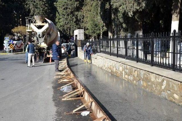 Kuşadası Adalızade Mezarlığı’nda Düzenleme Yapılıyor