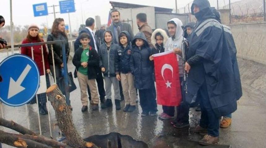 Siirtli &Ouml;ğrenciler Polise &lsquo;cevşen&rsquo; Verdi