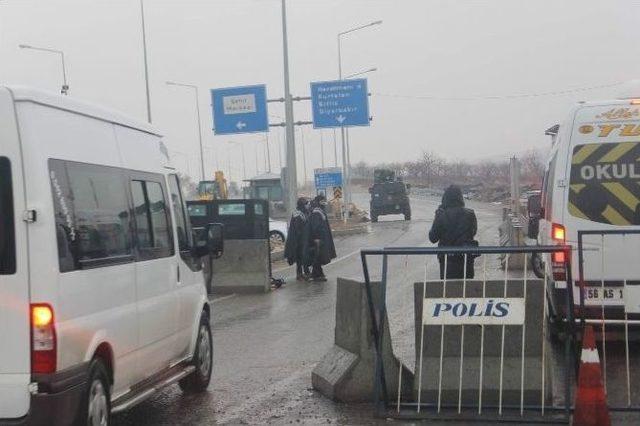 Siirtli Öğrenciler Polise ‘cevşen’ Verdi