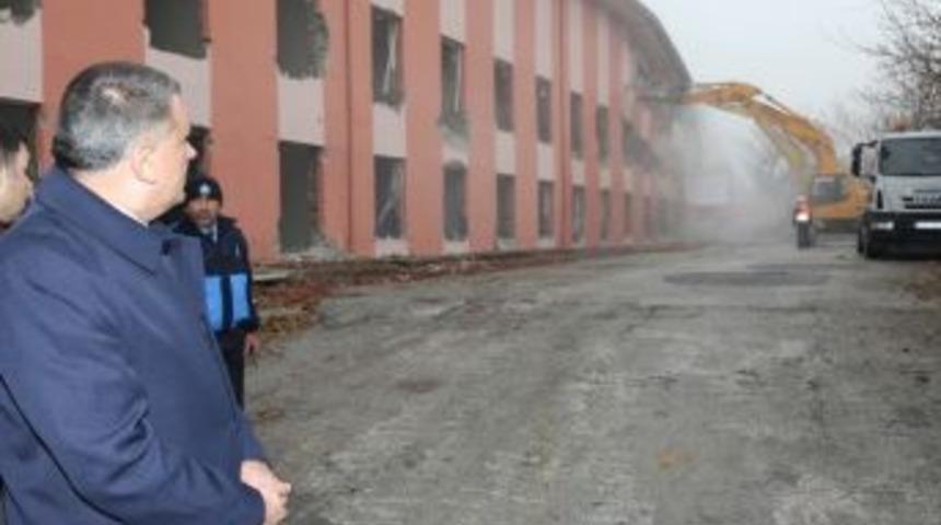 Eski Devlet Hastanesinin Yıkımına Başlandı