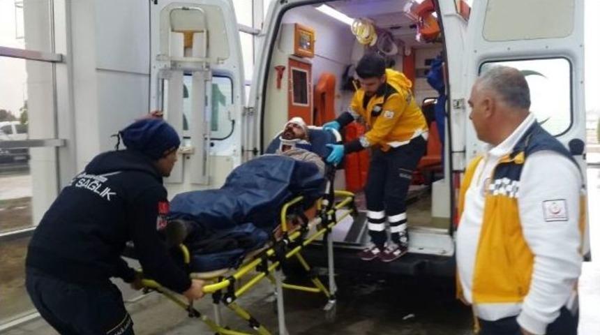 Hafif Ticari Ara&ccedil; U&ccedil;urumdan Yuvarlandı: 1 Yaralı