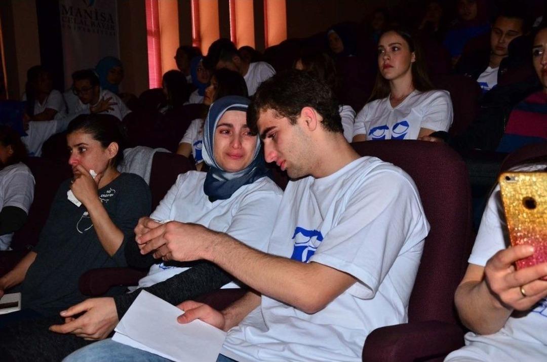 Otizmli Gen&ccedil; Yaşadıklarını G&ouml;zyaşlarıyla Anlattı