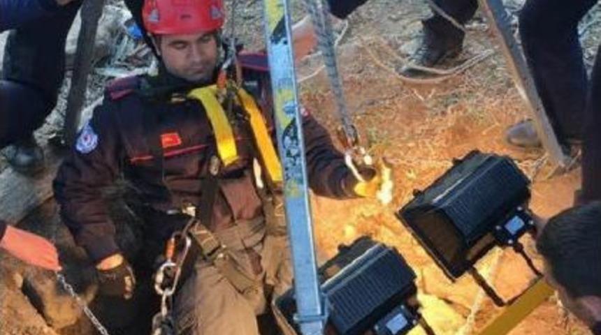 Kuyuya Düşen Kuzuyu Itfaiye Kurtardı