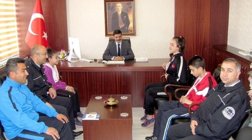 Madalya Kazanan Tekvandocular, Yarım Altın İle &Ouml;d&uuml;llendirildi