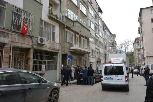 Bursa'da, Kendisini Aldattığını Öne Sürdüğü Eşini Öldürdü