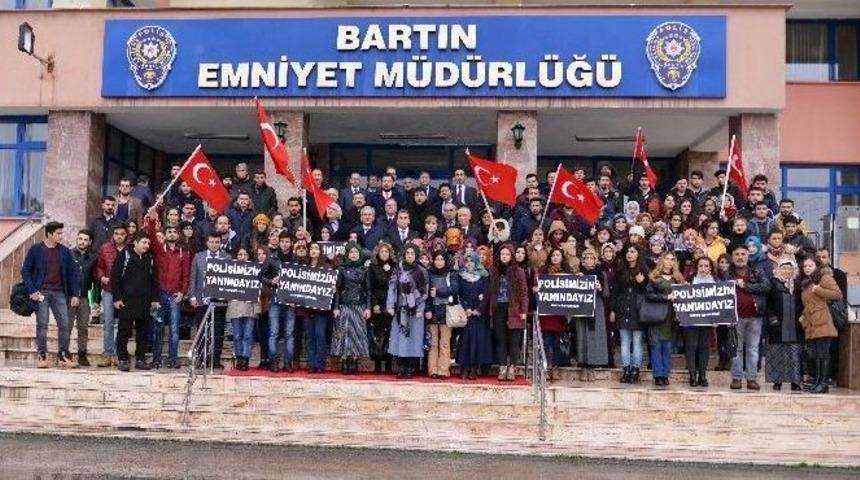 Bartın &Uuml;niversitesi &Ouml;ğrencilerinden Polislere Taziye Ziyareti