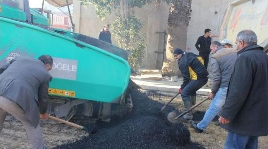 Sarıg&ouml;l İl&ccedil;e Merkezine Sıcak Asfalt