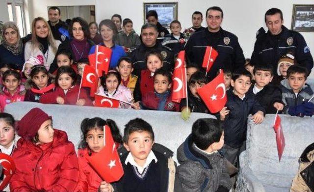Sivas ta Stk Ve &Ouml;ğrencilerden Polise Moral Ziyareti 3