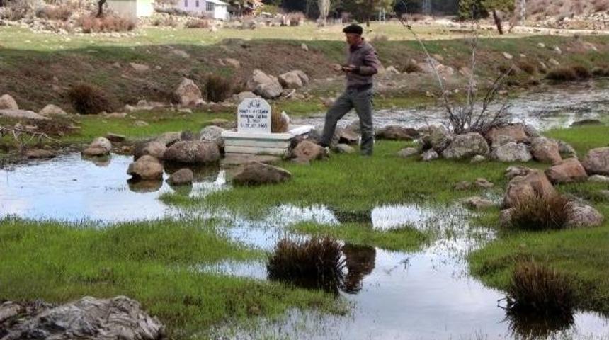 G&ouml;let Taşınca Mezarlık Suya G&ouml;m&uuml;ld&uuml;