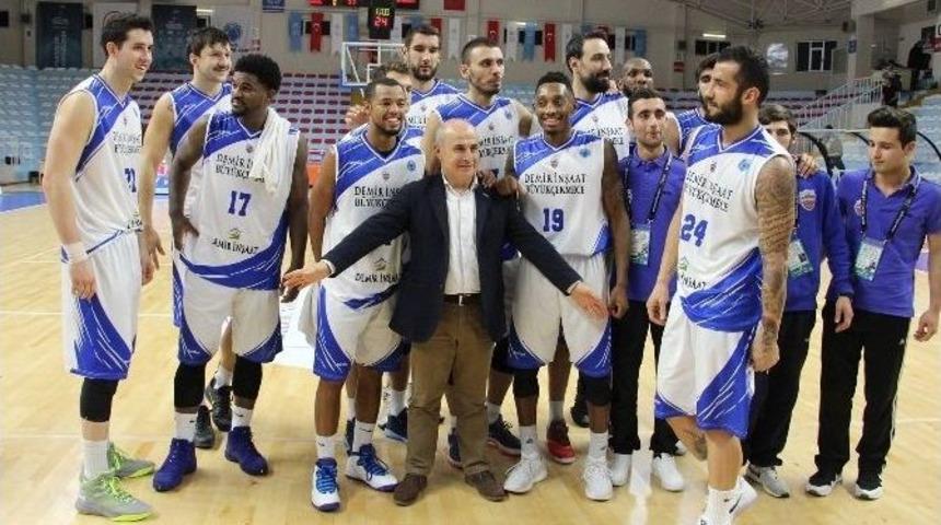 Başkan Akg&uuml;n&rsquo;den B&uuml;y&uuml;k&ccedil;ekmecelilere &Ccedil;ağrı