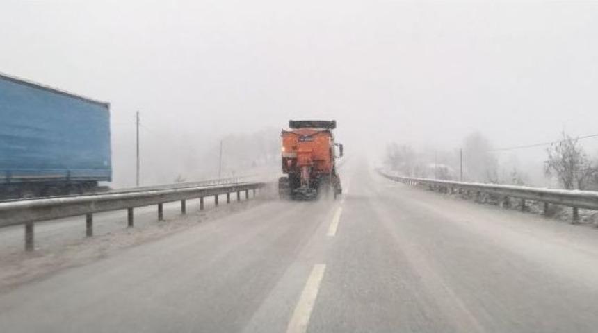 D&uuml;zce-zonguldak Karayolunda Yoğun Kar Yağışı
