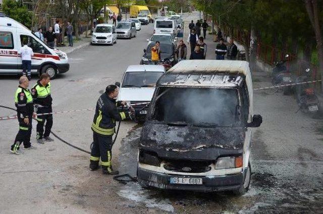 Park Halindeki Minibüs Yandı