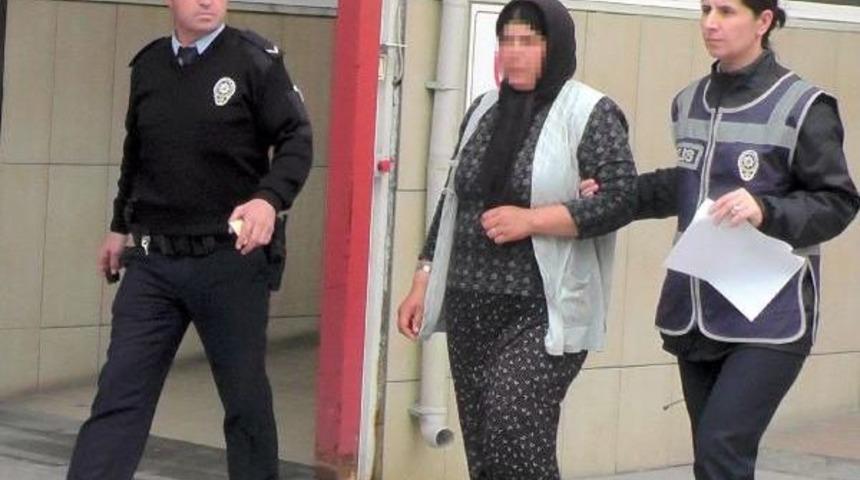 Hırsızlıktan Yakalanan Ve 'aşeriyorum' Diyen Kadın Tutuklandı