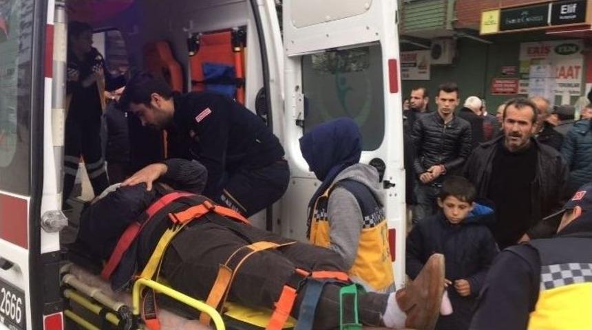 Yolun Karşısına Ge&ccedil;mek İsteyen Adama Motosiklet &Ccedil;arptı