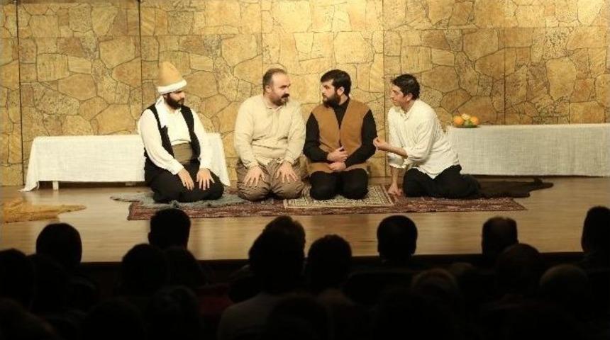 Canik&rsquo;te Mevlana&rsquo;ya Tiyatrolu Anma