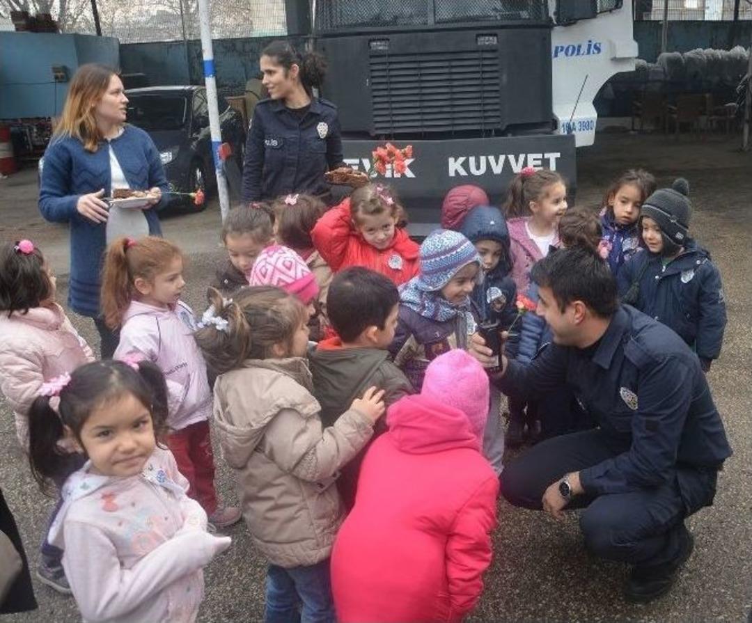 Minik &Ouml;ğrencilerden Polise S&uuml;rpriz Ziyaret