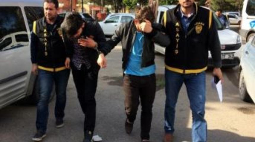 Kapka&ccedil;ıları Yakalayıp Polise Teslim Ettiler