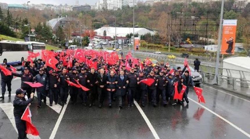 İstanbul İtfaiyesi Ter&ouml;re Karşı Omuz Omuza Y&uuml;r&uuml;d&uuml;