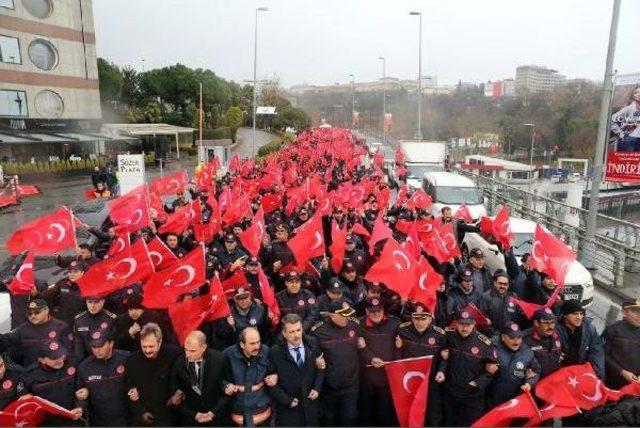 İstanbul İtfaiyesi Teröre Karşı Omuz Omuza Yürüdü