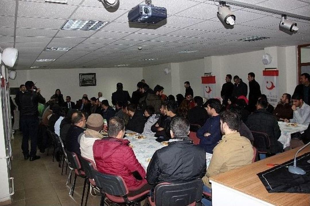 Savaş Mağduru Suriyeliler T&uuml;rk&ccedil;e &Ouml;ğreniyor