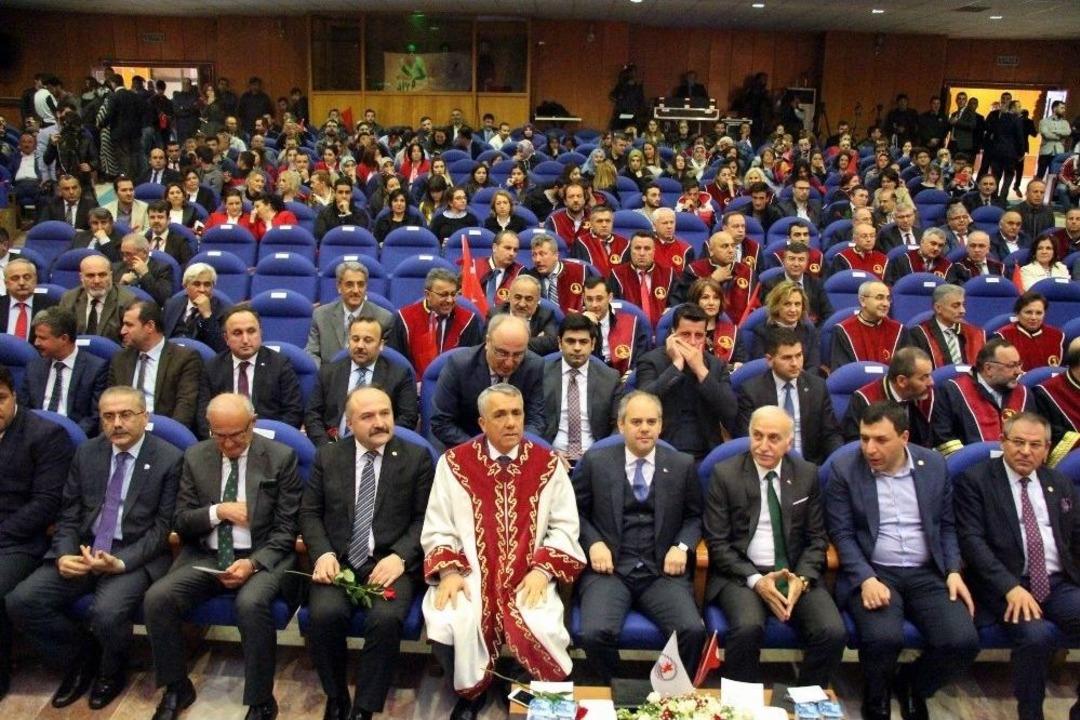 Om&uuml;&rsquo;de 42. Yıl Coşkusu