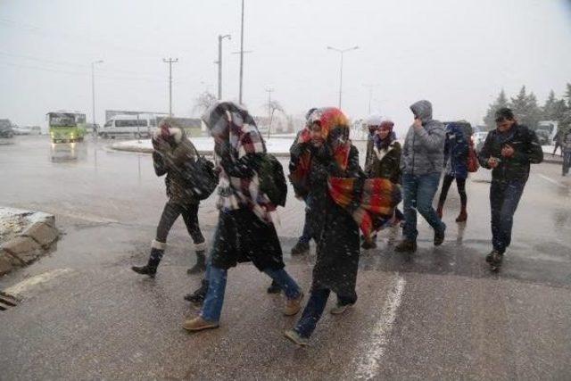 İzmit'in Yüksek Kesimlerine Kar Yağdı