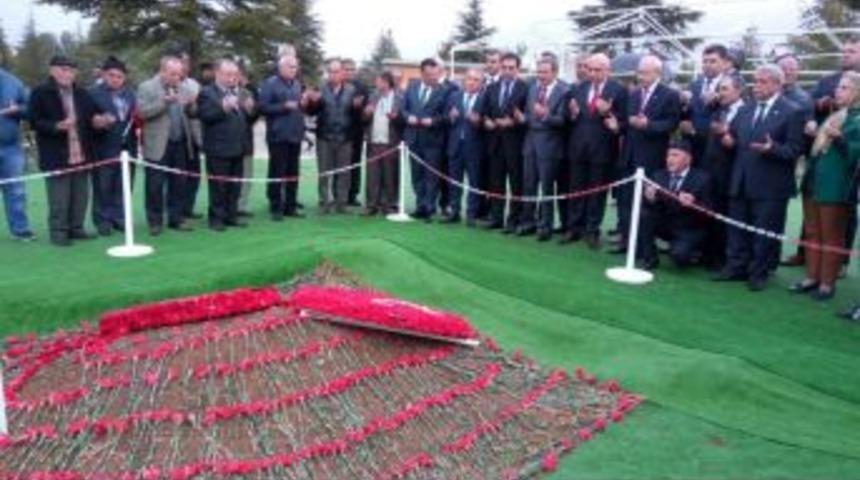 Chp Genel Başkanı Kılı&ccedil;daroğlu Demirel&rsquo;in Mezarında