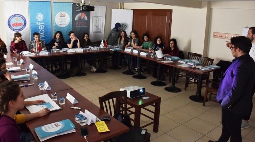 Unicef &Ccedil;ocuk Dostu Şehirler Projesi Kapsamında S&uuml;leymanpaşa&rsquo;da Eğitim Verdi