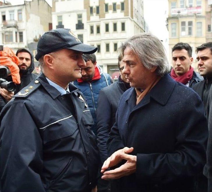 Beyoğlu İlçe Emniyet Müdürlüğü Karanfillerle Donatıldı G3