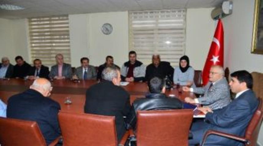 Vali Muhtarların Sorunlarını Dinledi