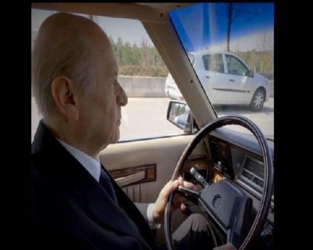 Bahçeli, Klasik Otomobiliyle Ankara'da Tura Çıktı