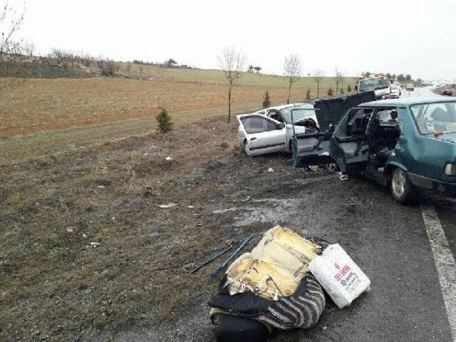 Konya'da Otomobiller Çarpıştı: 4 Yaralı