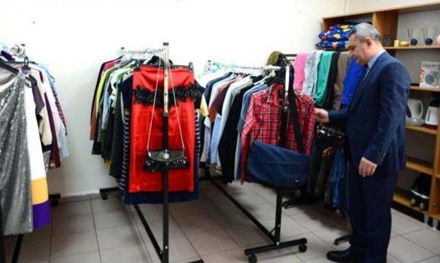 İhtiya&ccedil; Sahibi &Uuml;niversite &Ouml;ğrencilerine &Ccedil;om&uuml; Butik 1