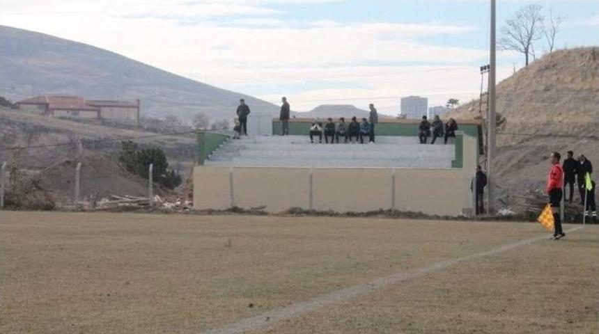 Trib&uuml;n Var Merdiven Yok