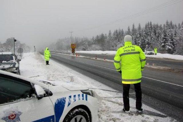 Bolu Dağı'nda Kar Ve Sis Ulaşımı Yavaşlattı (2)