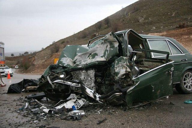 Afyonkarahisar’da Trafik Kazası: 1 Ölü, 6 Yaralı