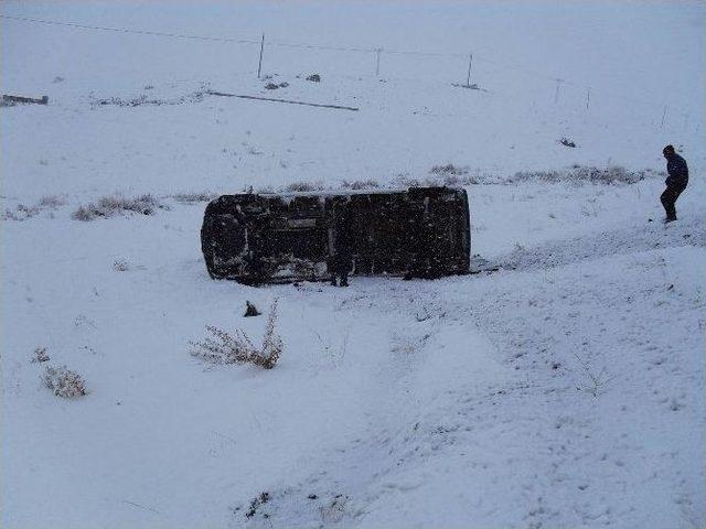 Sivas&rsquo;ta &Ouml;ğrenci Servisi Devrildi: 12 Yaralı 2