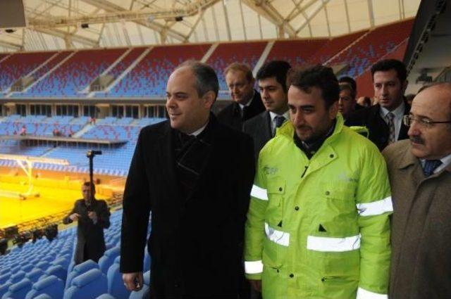 Bakan Kılı&ccedil;, Akyazı Stadı&rsquo;Nda Incelemelerde Bulundu 1