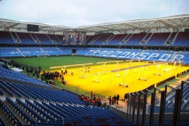 Bakan Kılı&ccedil;, Akyazı Stadı&rsquo;Nda Incelemelerde Bulundu 2