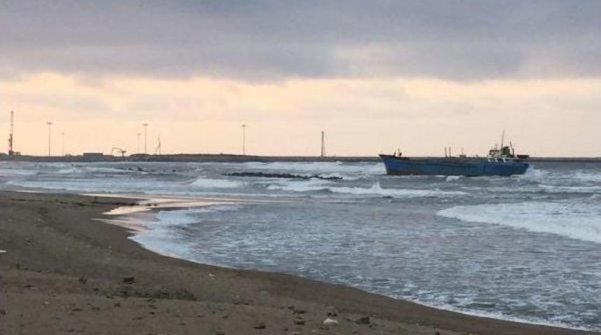 Seferden Men Edilen Hacizli Gemi, Kıyıya Sürüklendi