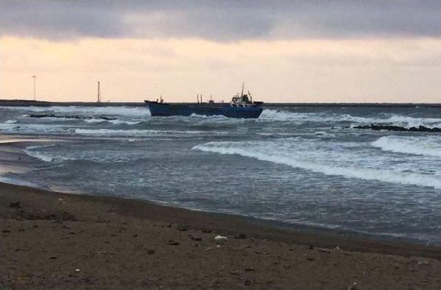 Seferden Men Edilen Hacizli Gemi, Kıyıya Sürüklendi