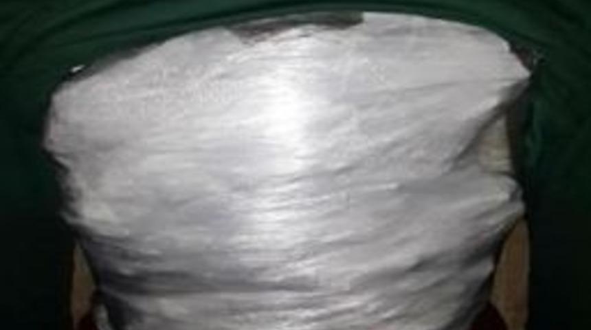 Uyuşturucu Şüphelisi, Sırtına Sarılı Esrarla Yakalandı