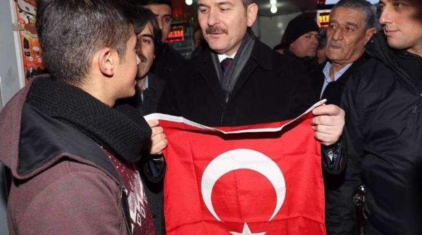 Hakkari’de Bakan Soylu’ya Anlamlı Hediye