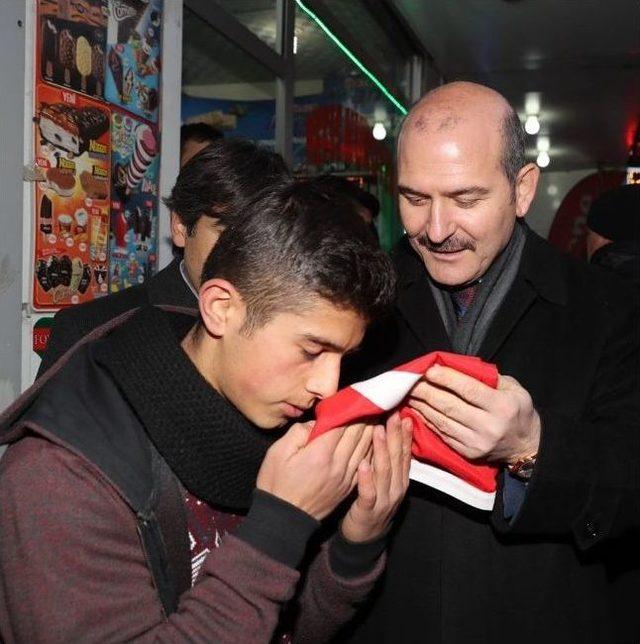 Hakkari’de Bakan Soylu’ya Anlamlı Hediye 1