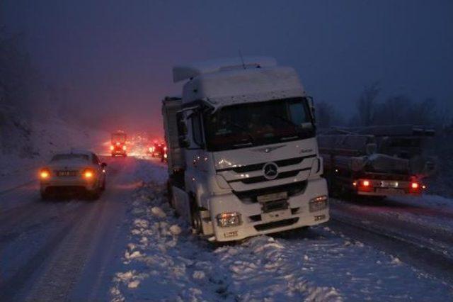 Zonguldak'ta Kar Ulaşımı Aksattı