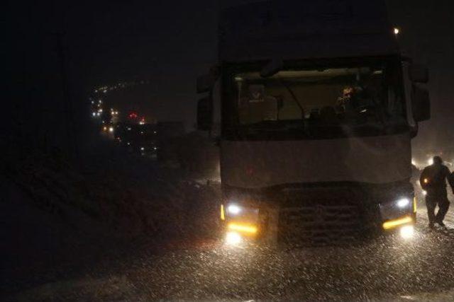 Zonguldak'ta Kar Ulaşımı Aksattı