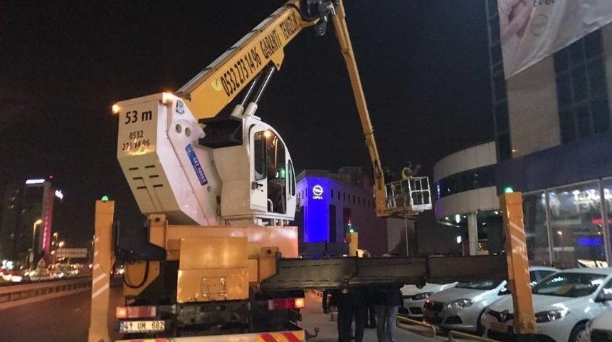 Saadet Partililer &lsquo;evet&rsquo; Pankartını B&ouml;yle İndirdi