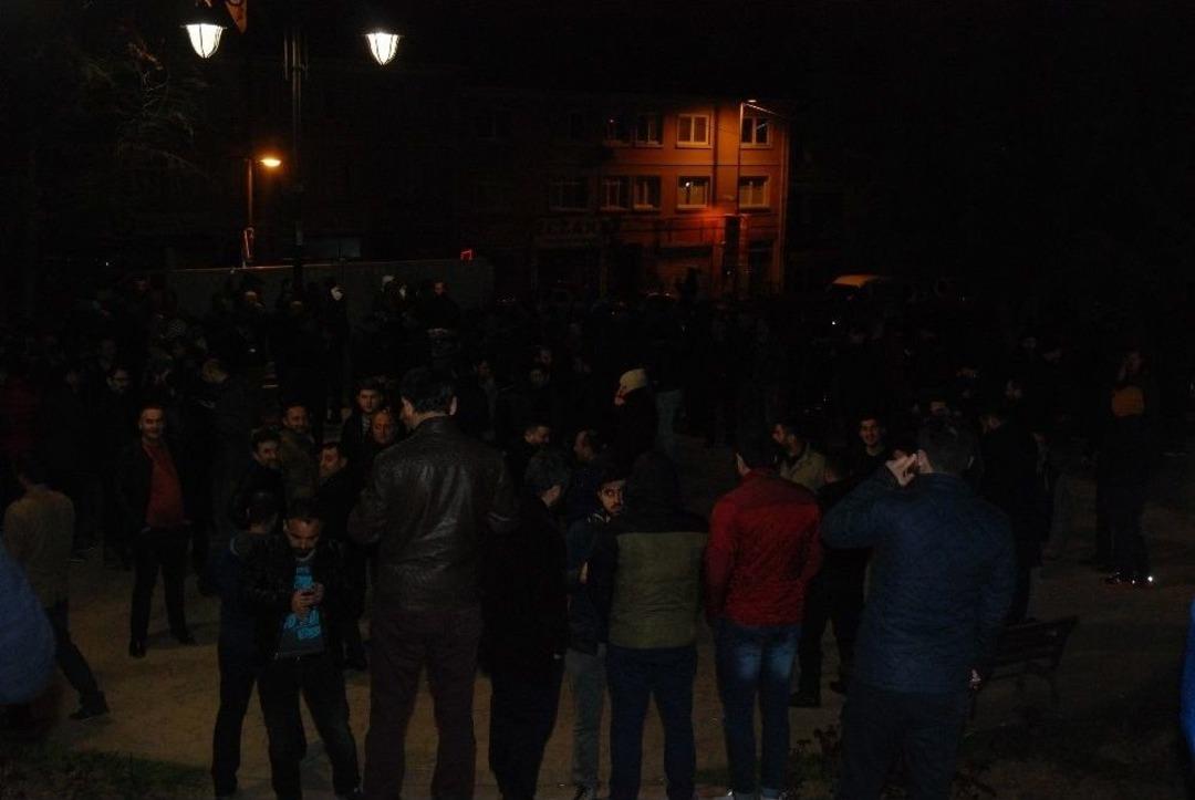 &Uuml;lker&rsquo;in Reklam Videosuna Tepki G&ouml;steren Vatandaşlar Cumhurbaşkanı Erdoğan&rsquo;ın Kısıklı&rsquo;daki Konutuna Akın Etti