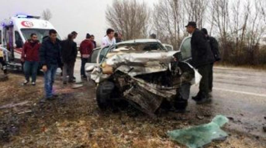 Zile'de Kaza: 2 Ölü, 3 Yaralı